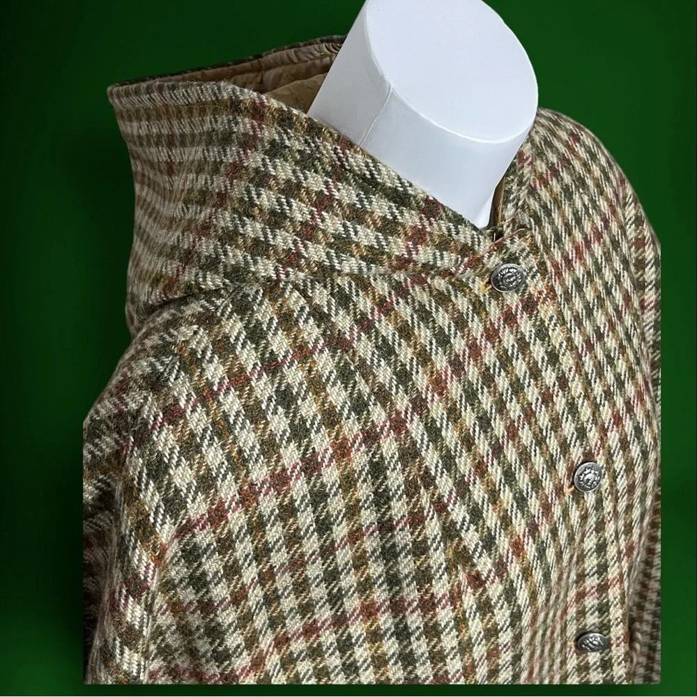 VTG Hooded Golden Quilt Lined Wool Check Cape Ornate Button One Size Heavyweight - Picture 2 of 16